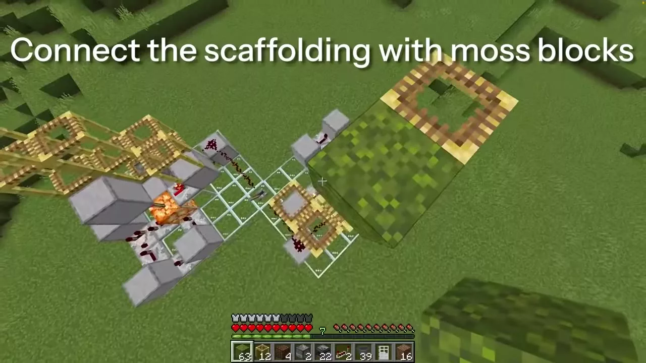 비계와 모스 블록으로 클록과 모듈을 연결하는 장면 &mdash; "Connect the scaffolding with moss blocks" 자막